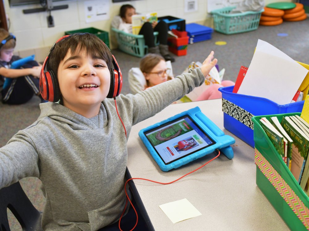 NH student with iPad