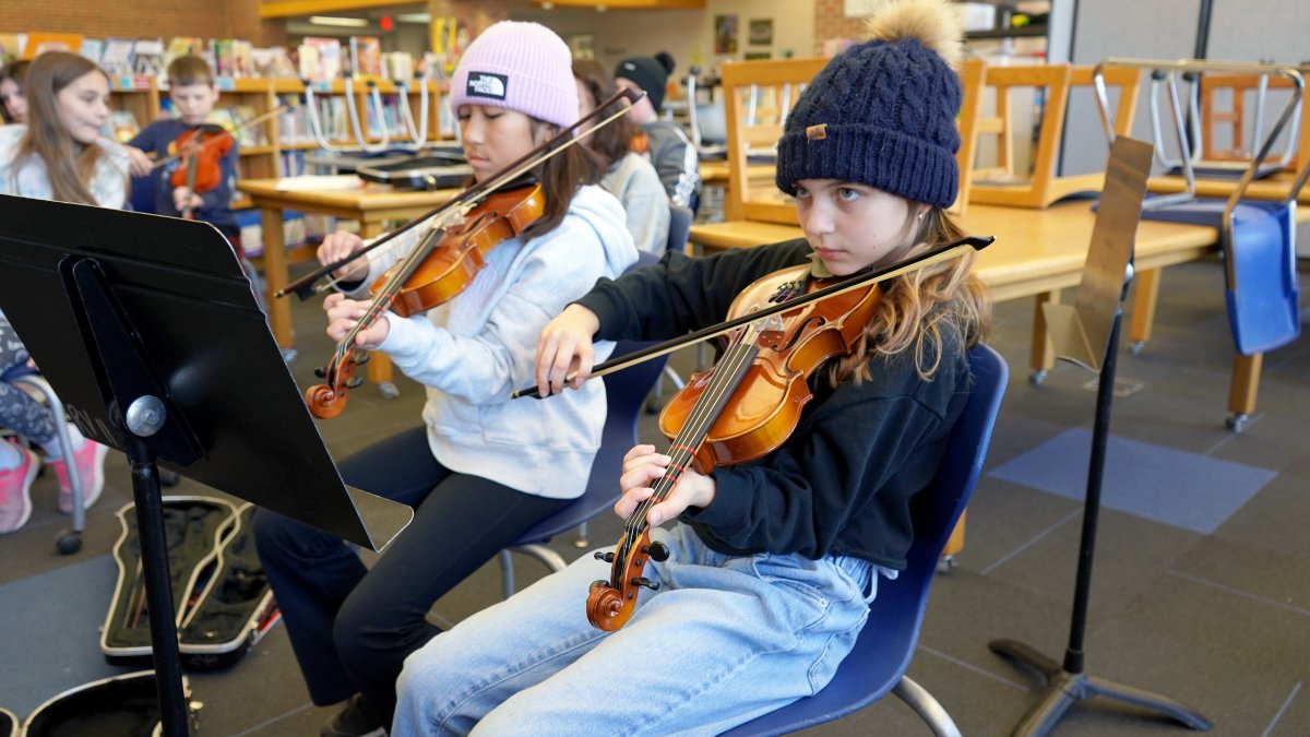 students playing violin