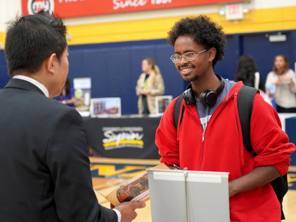 high school student talking to college representative
